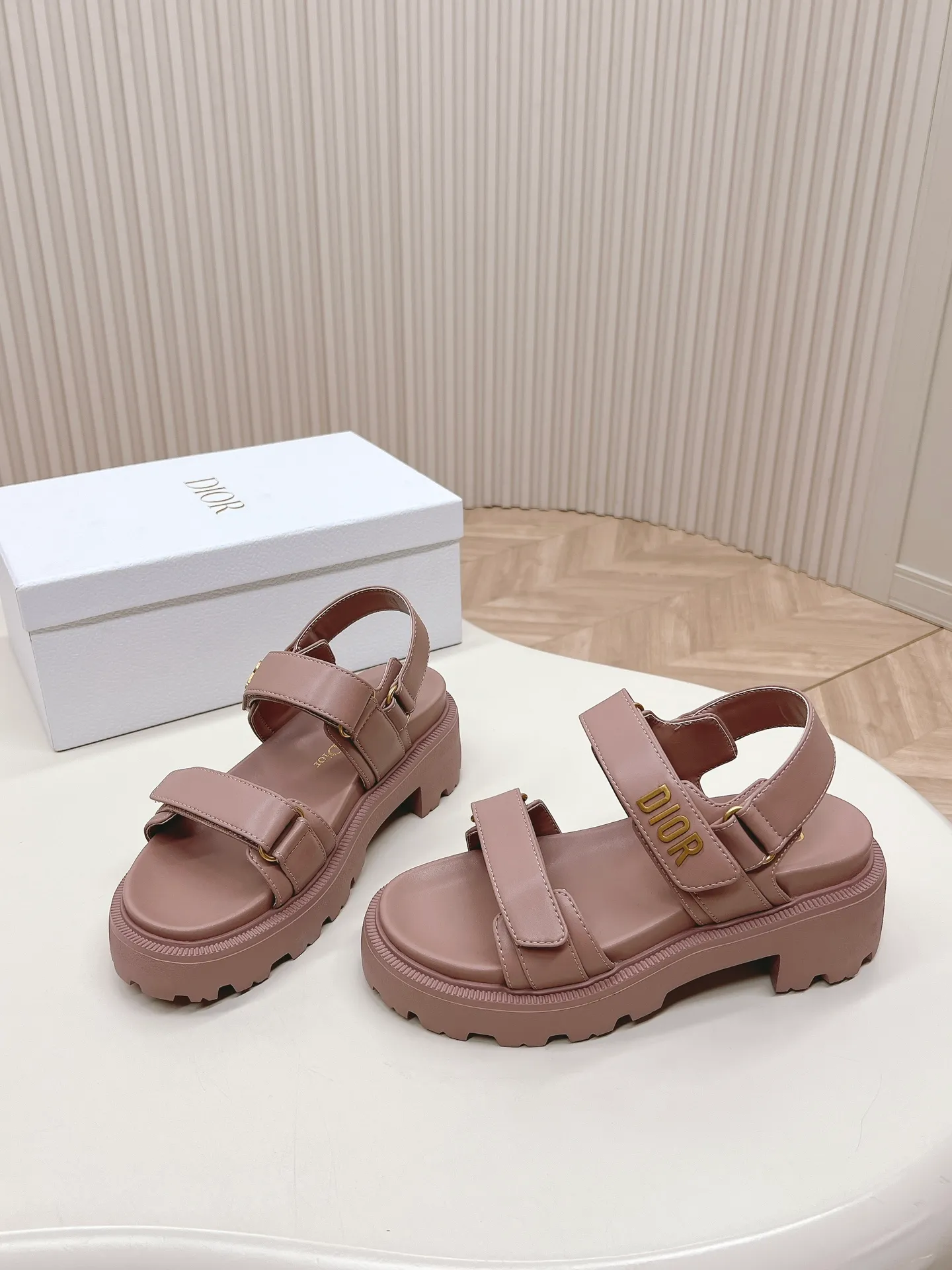 👟👟Ex-factory price 520👟👟 2024Dior Classic Velcro high-heeled sandals and slippers series original replica high version super durable and versatile style very comfortable on the foot, slim and tall, original leather upper, original d hardware buckle, original TPU outsole Heel height is about cm Size: 35-42